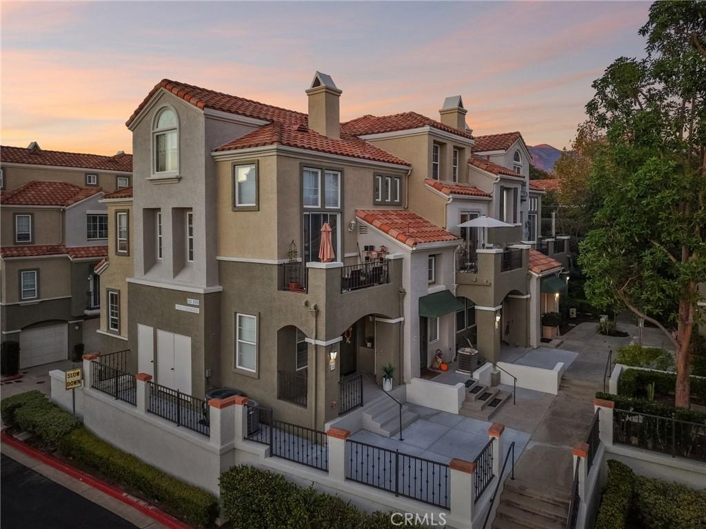 MLS #OC25264418 image #0