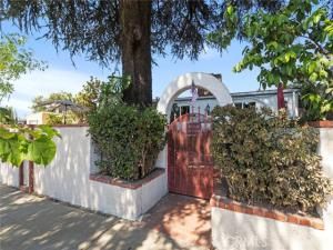 MLS #OC25264619 image #0