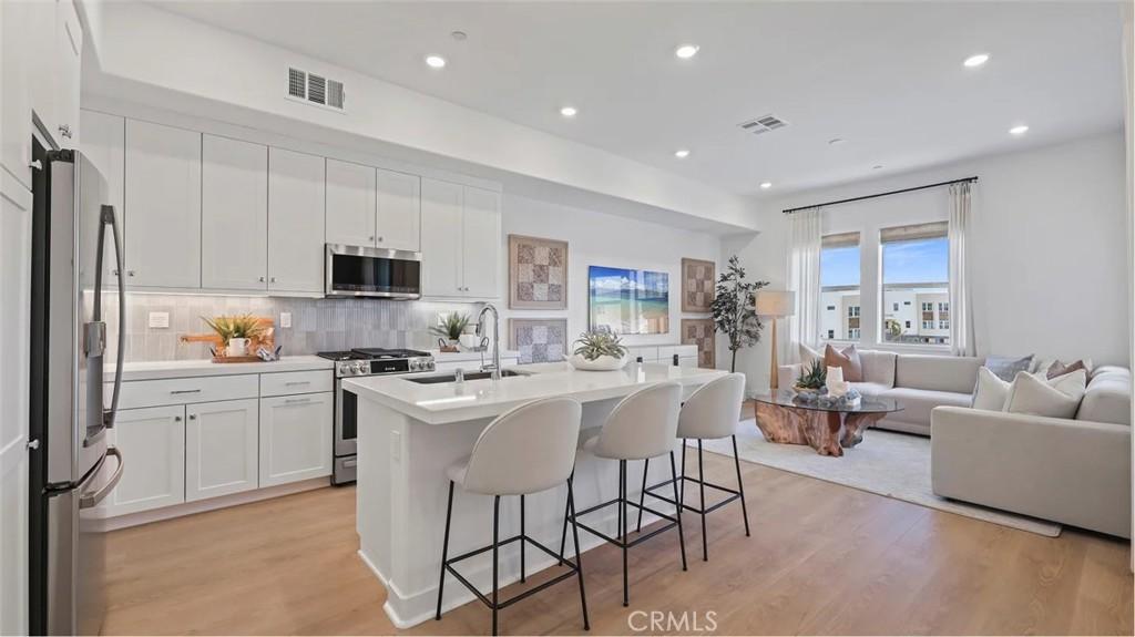 MLS #OC25264758 image #0