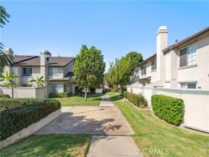 MLS #OC25264983 image #0