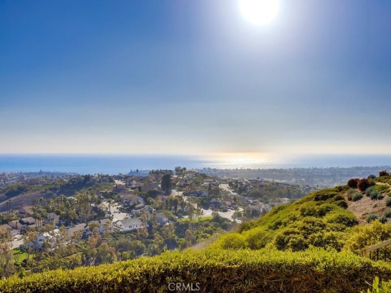 MLS #OC25265308 image #0