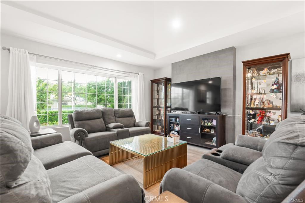 MLS #OC25265314 image #0