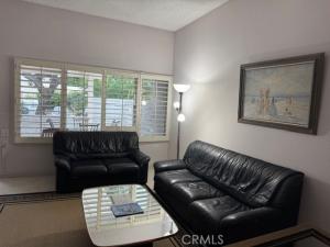 MLS #OC25265338 image #0