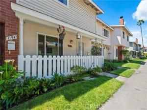 MLS #OC25265545 image #0