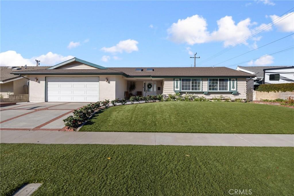 MLS #OC25266157 image #0