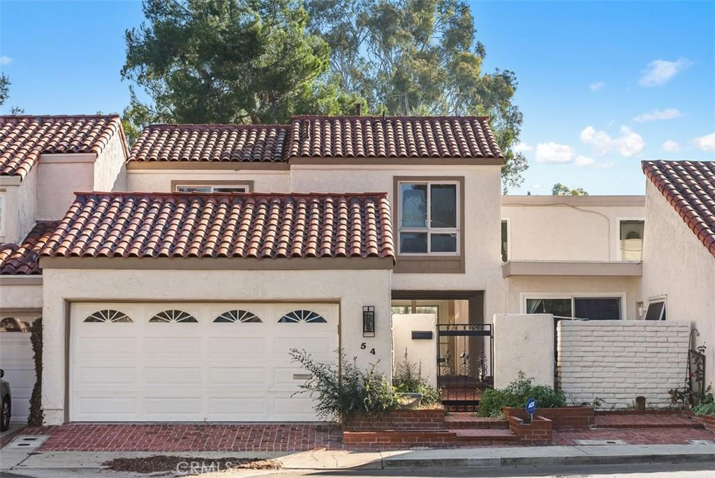 MLS #OC25266303 image #0