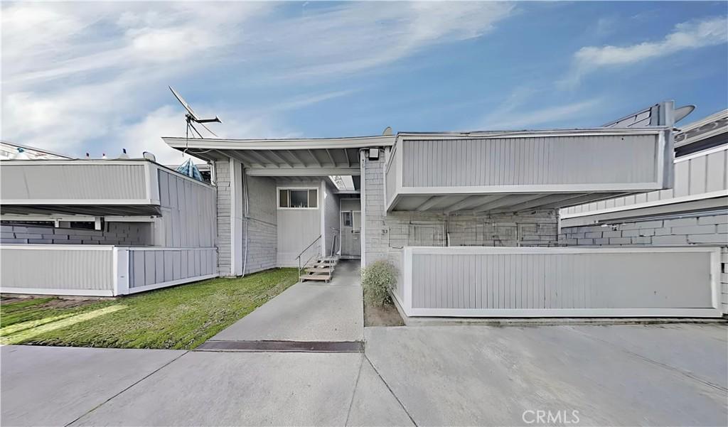 MLS #OC25266313 image #0