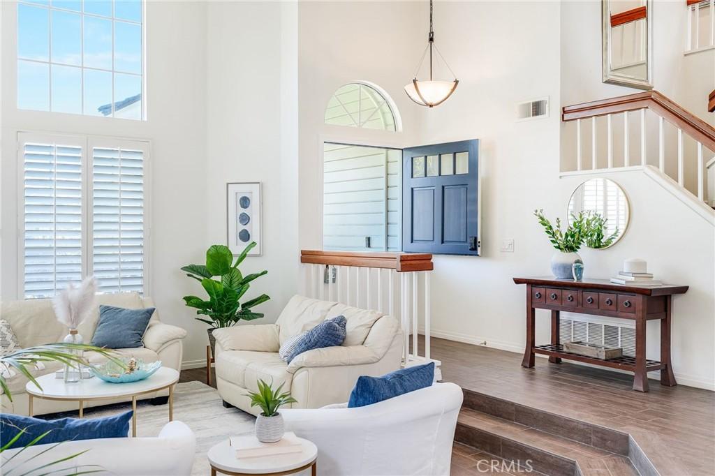 MLS #OC25266328 image #0