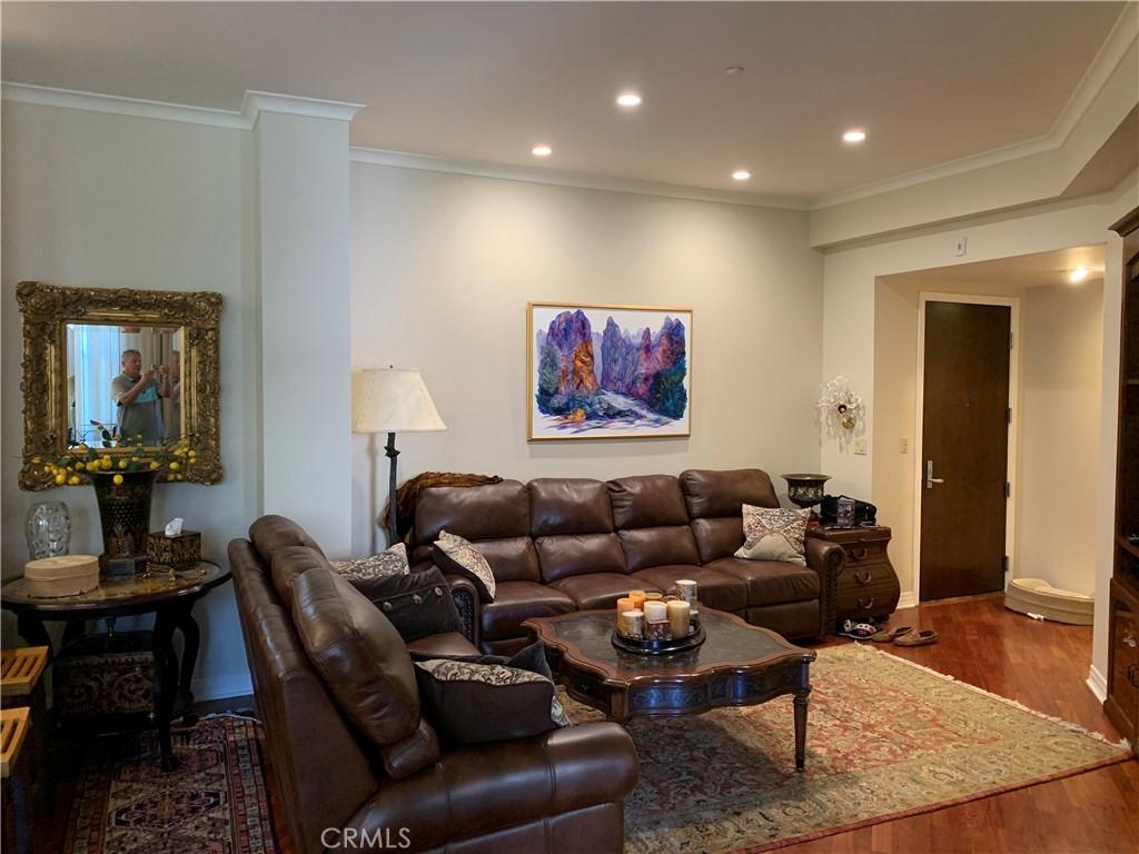 MLS #OC25266536 image #0