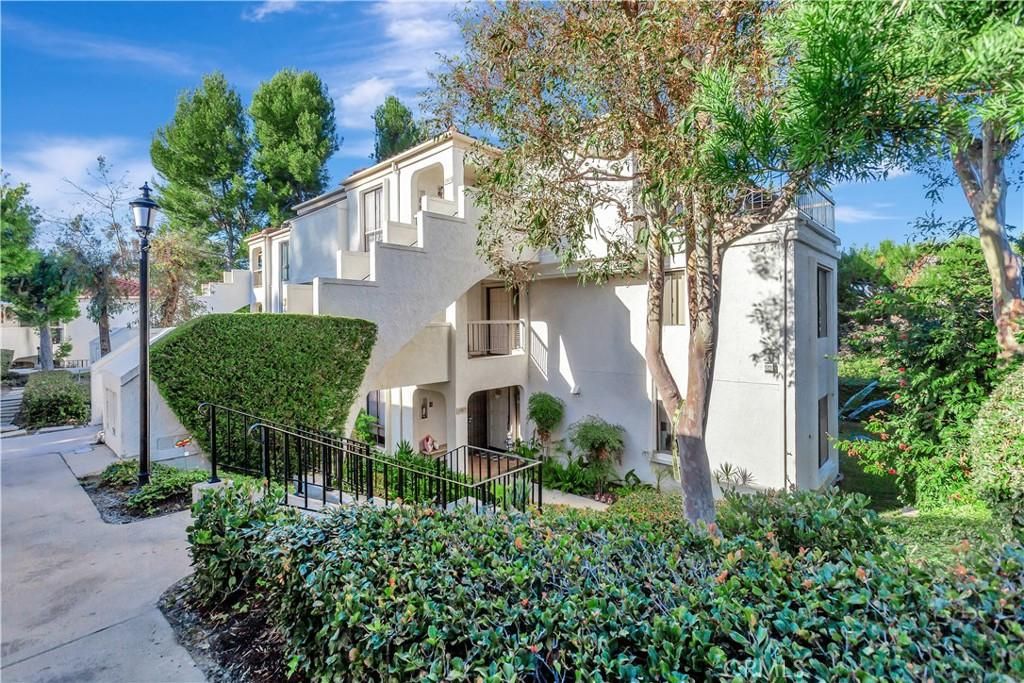 MLS #OC25266818 image #0