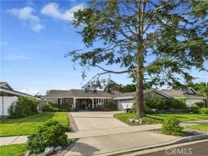 MLS #OC25266908 image #0