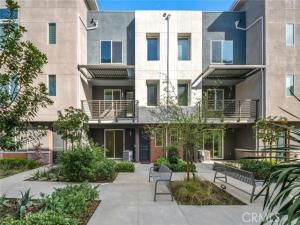 MLS #OC25266946 image #0