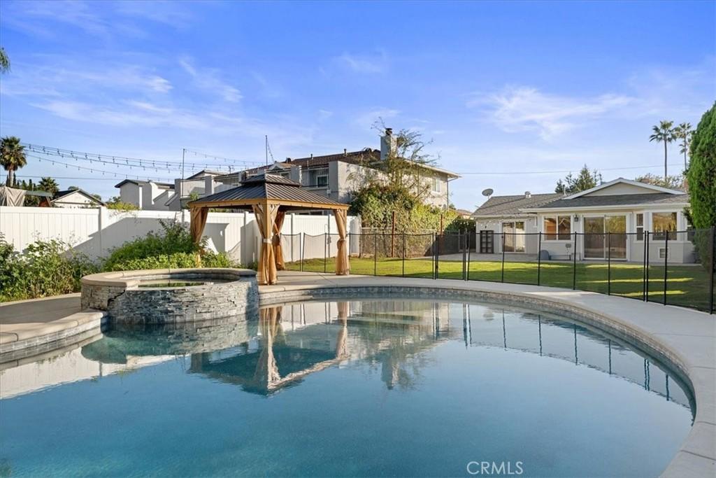 MLS #OC25267395 image #0