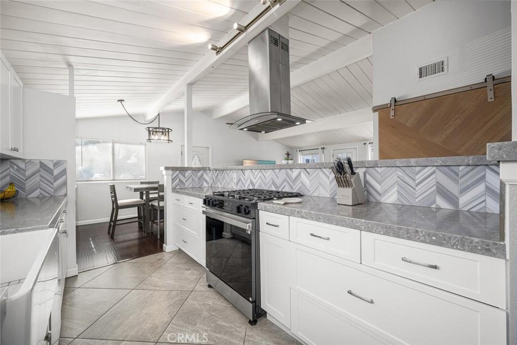 MLS #OC25267738 image #0