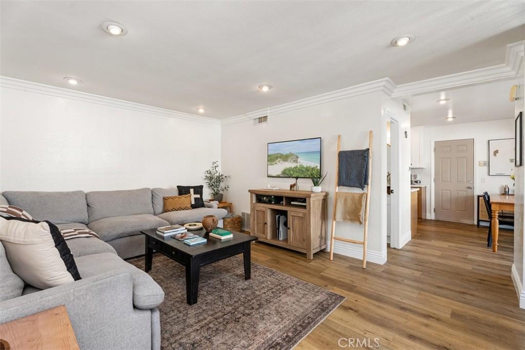 MLS #OC25268237 image #0