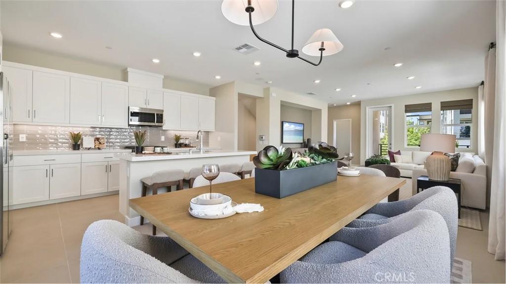 MLS #OC25268404 image #0