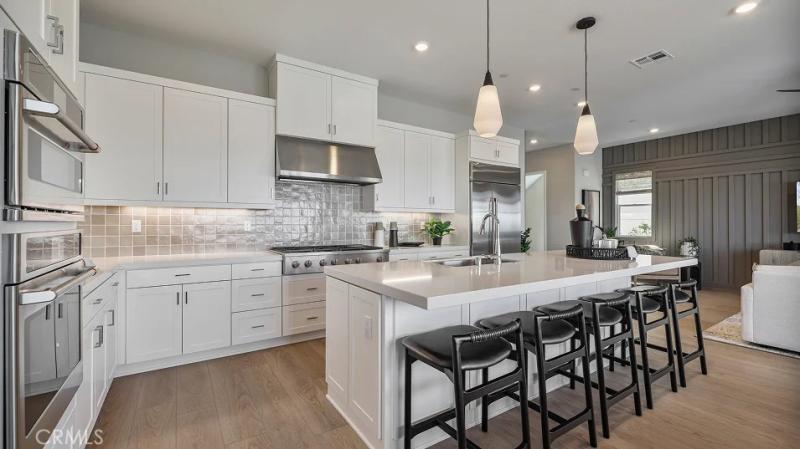 MLS #OC25268508 image #0