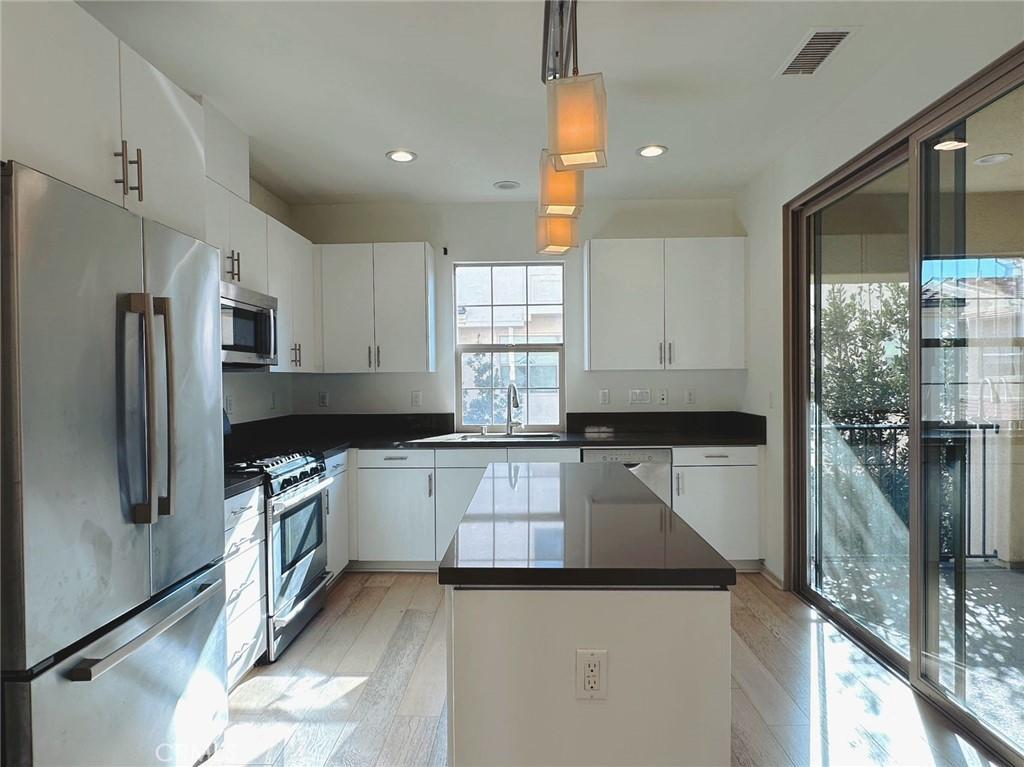 MLS #OC25268828 image #0