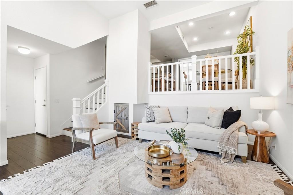 MLS #OC25269061 image #0