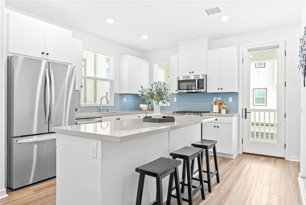 MLS #OC25269066 image #0