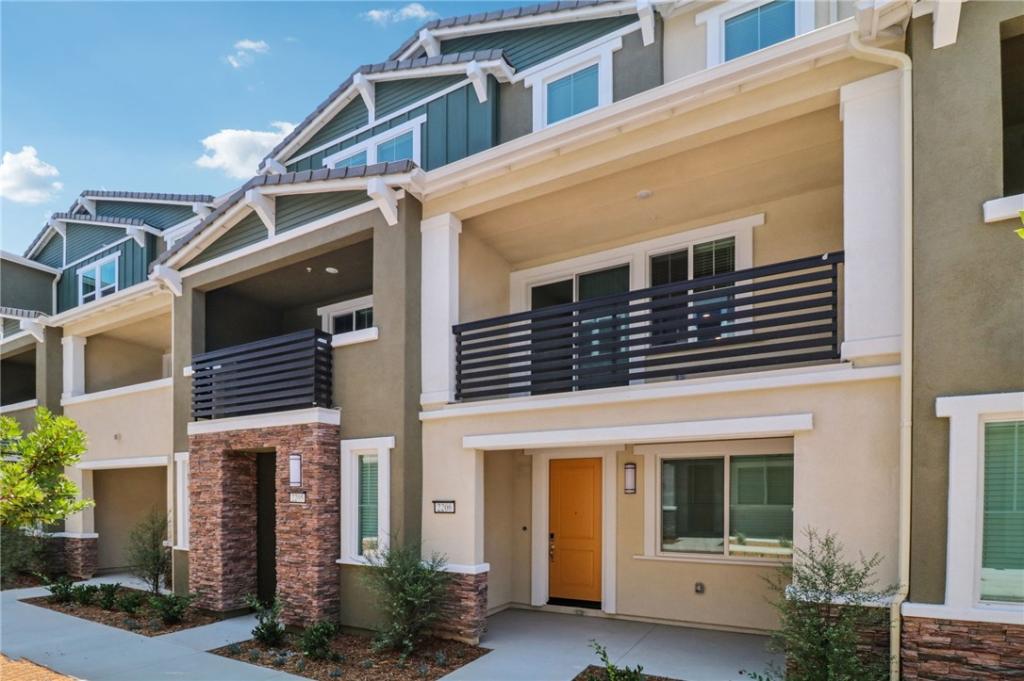 MLS #OC25269275 image #0