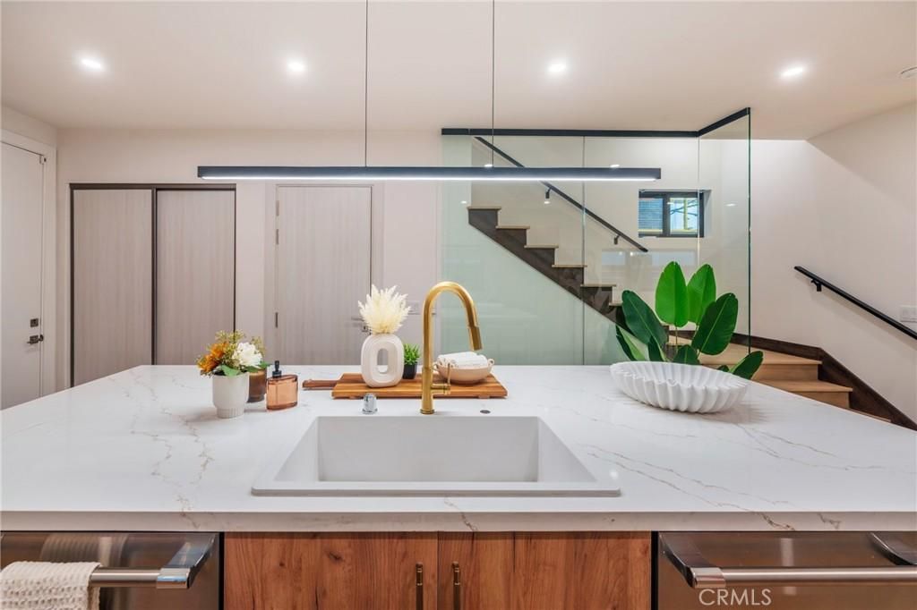 MLS #OC25269306 image #0