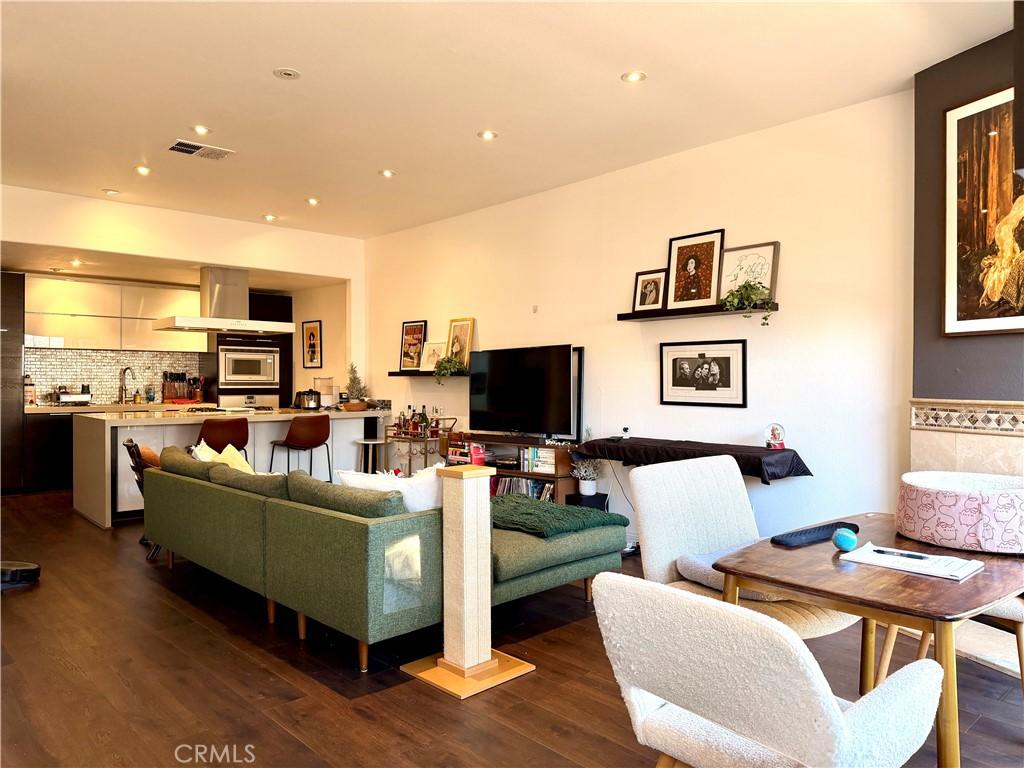 MLS #OC25269379 image #0