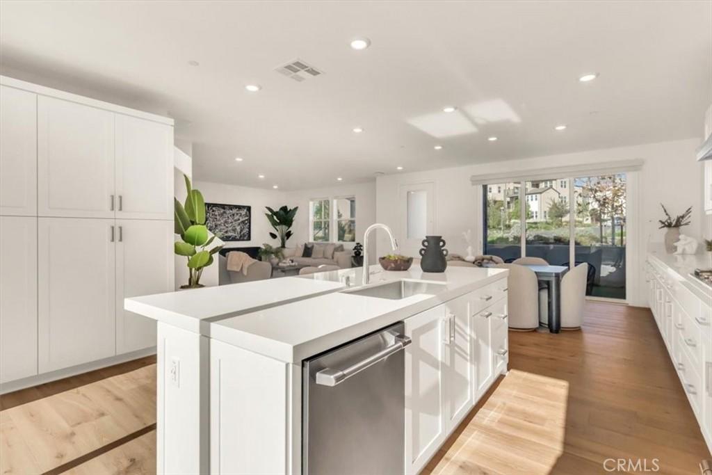 MLS #OC25269602 image #0