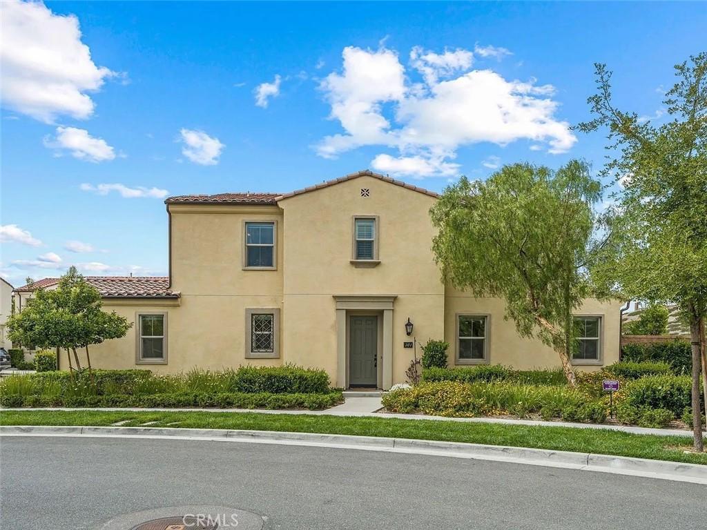 MLS #OC25269640 image #0