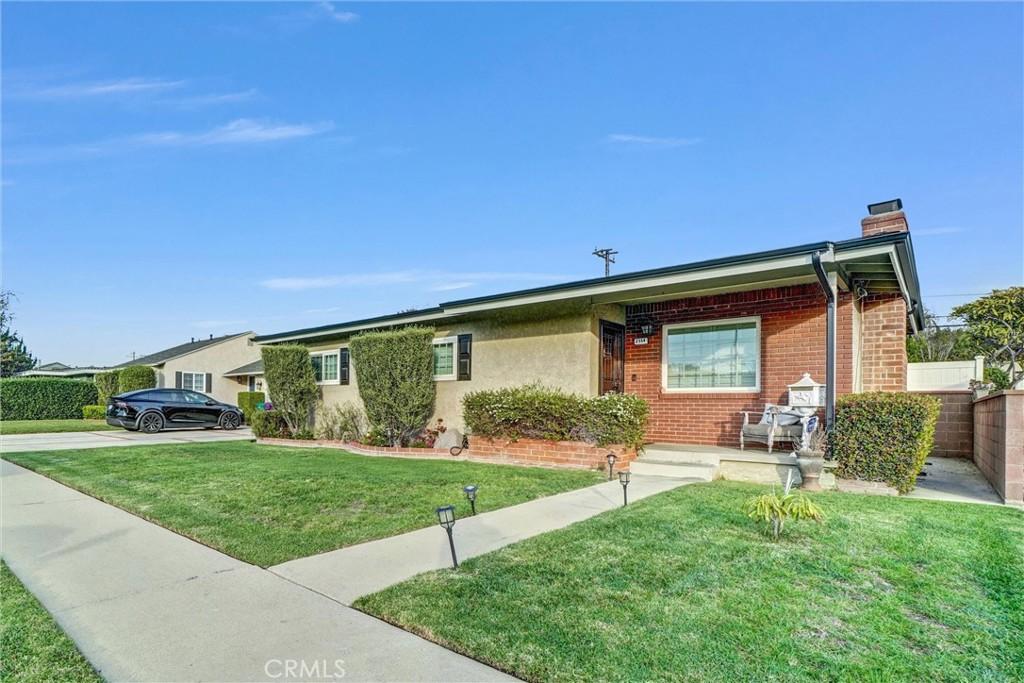 MLS #OC25269732 image #0