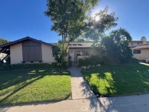 MLS #OC25270117 image #0