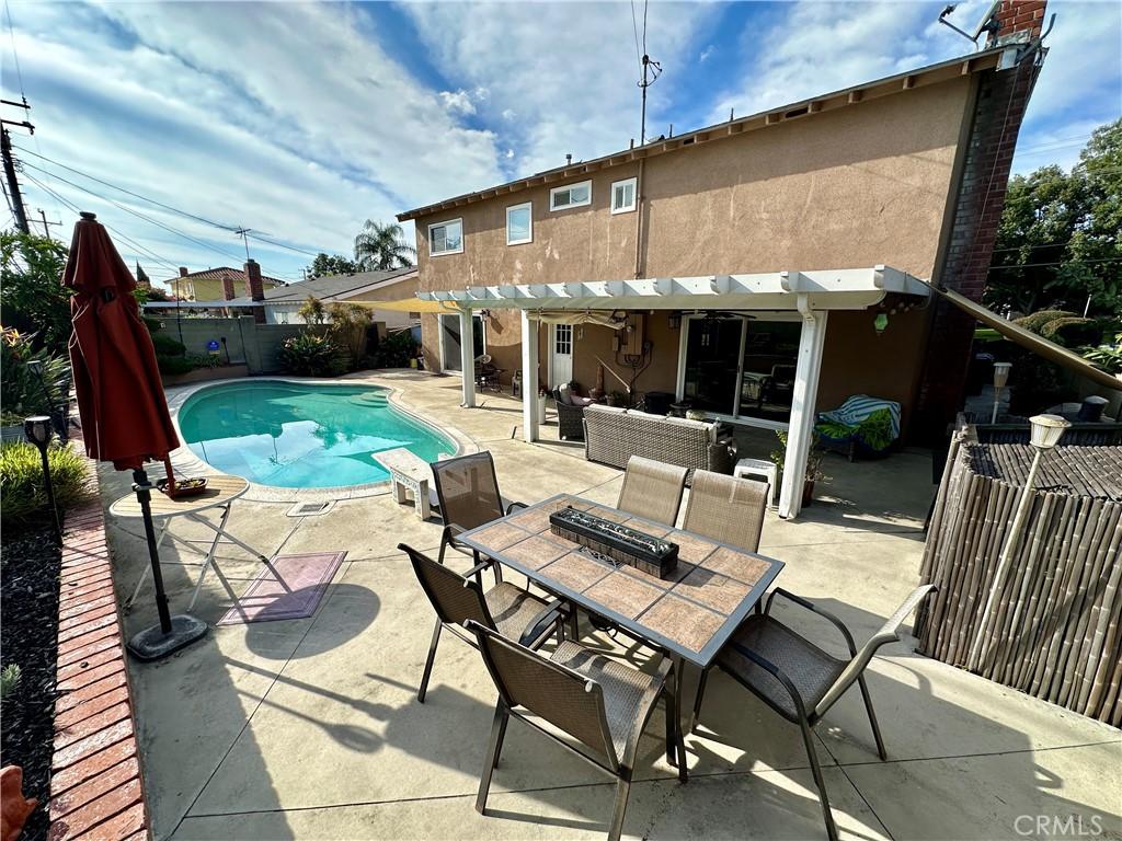 MLS #OC25270143 image #0