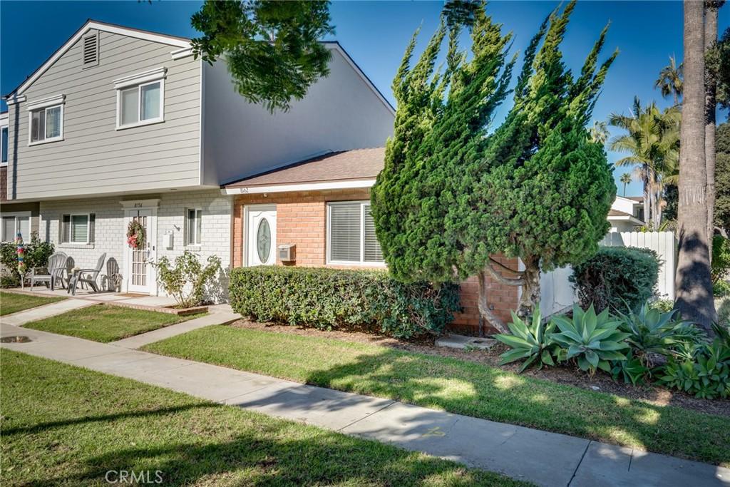 MLS #OC25270161 image #0