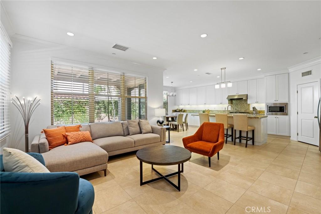 MLS #OC25270733 image #0