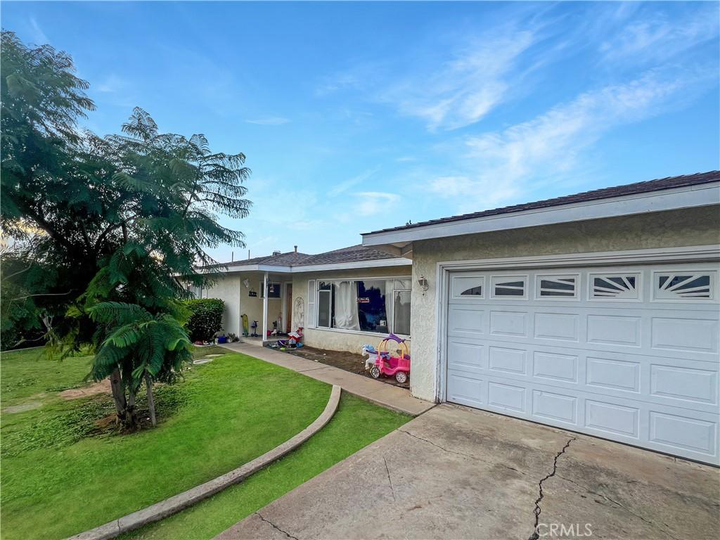 MLS #OC25270776 image #0