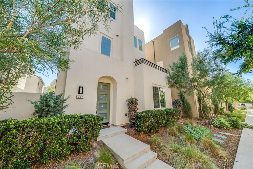 MLS #OC25271586 image #0