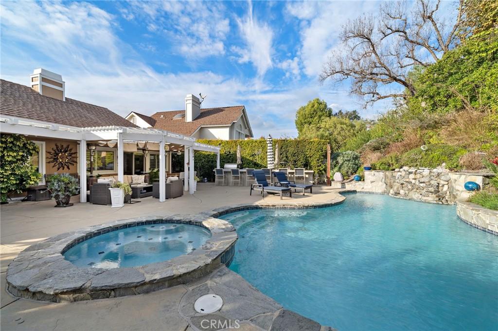 MLS #OC25271631 image #0