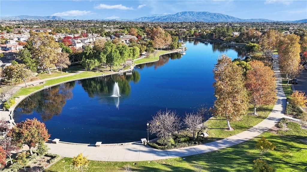 MLS #OC25272304 image #0