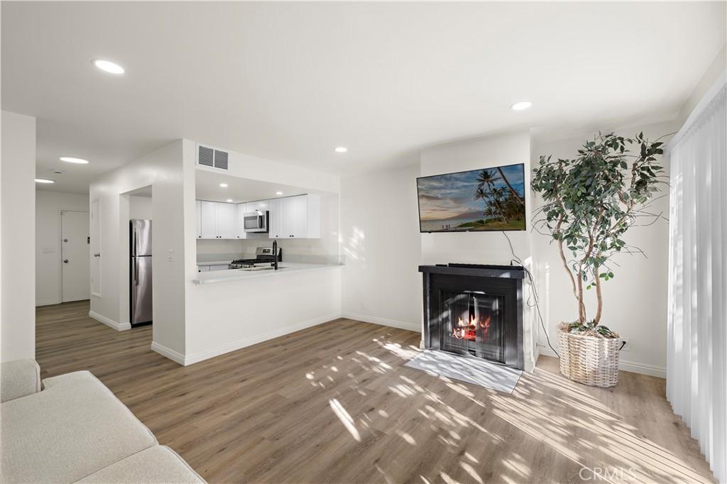 MLS #OC25272386 image #0