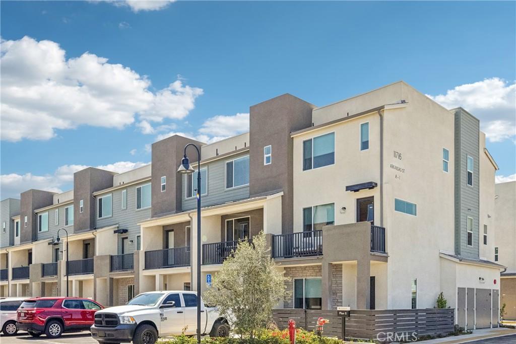 MLS #OC25272412 image #0