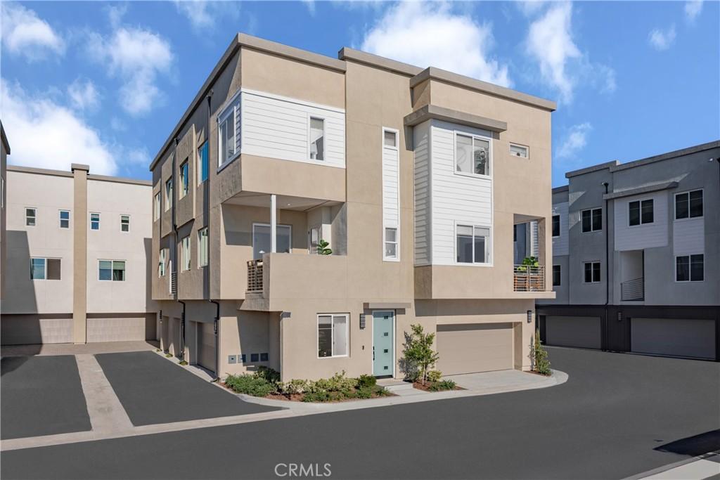 MLS #OC25272446 image #0