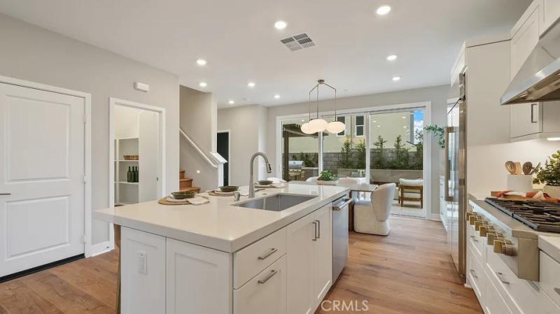 MLS #OC25272470 image #0