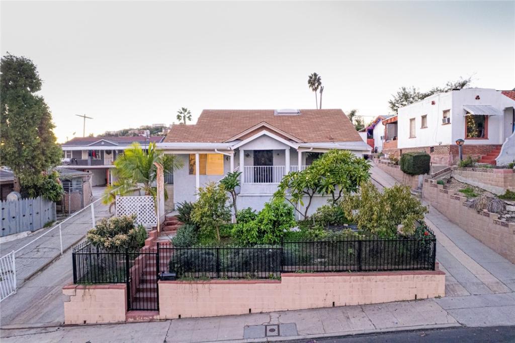 MLS #OC25272473 image #0