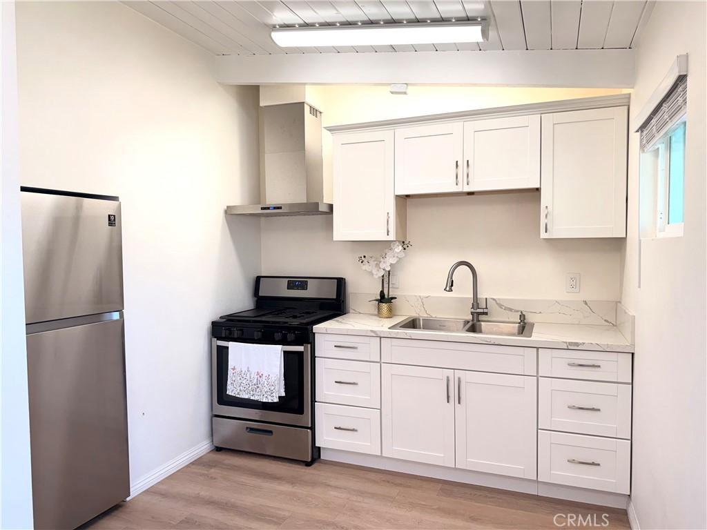 MLS #OC25272915 image #0