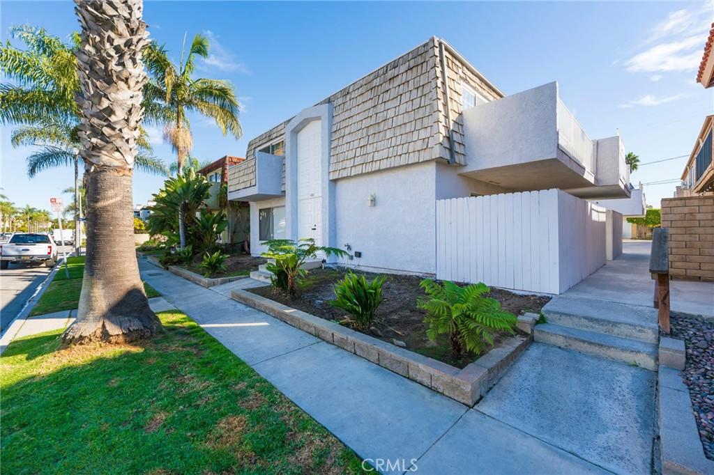 MLS #OC25273090 image #0