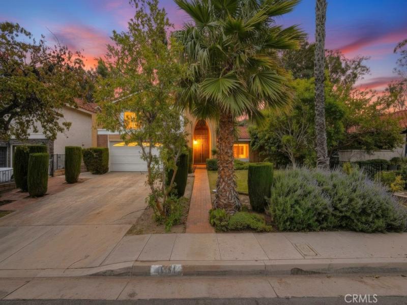 MLS #OC25273115 image #0