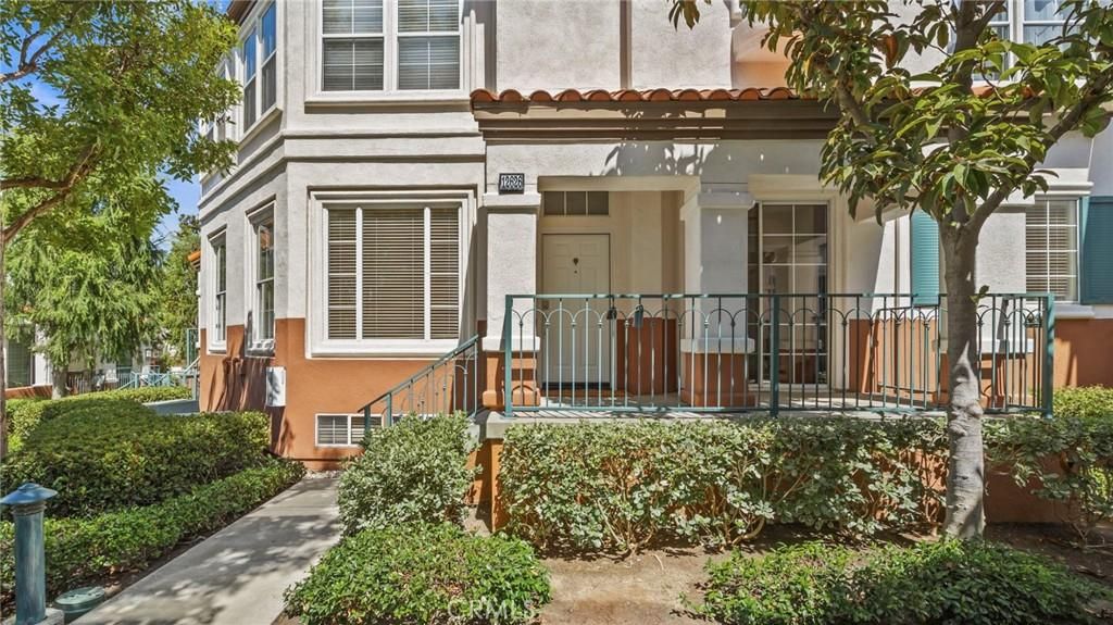 MLS #OC25273209 image #0