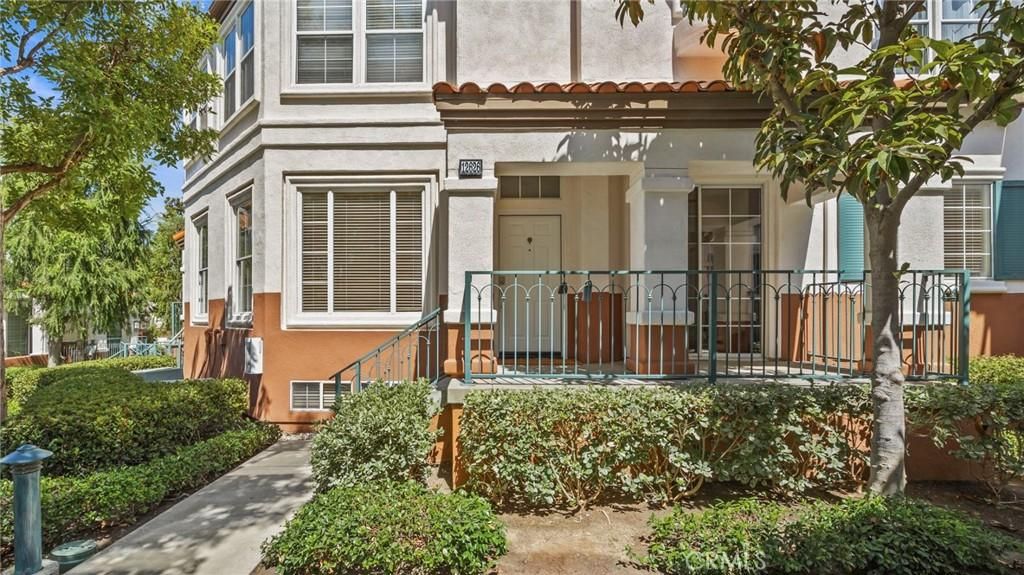 MLS #OC25273209 image #0