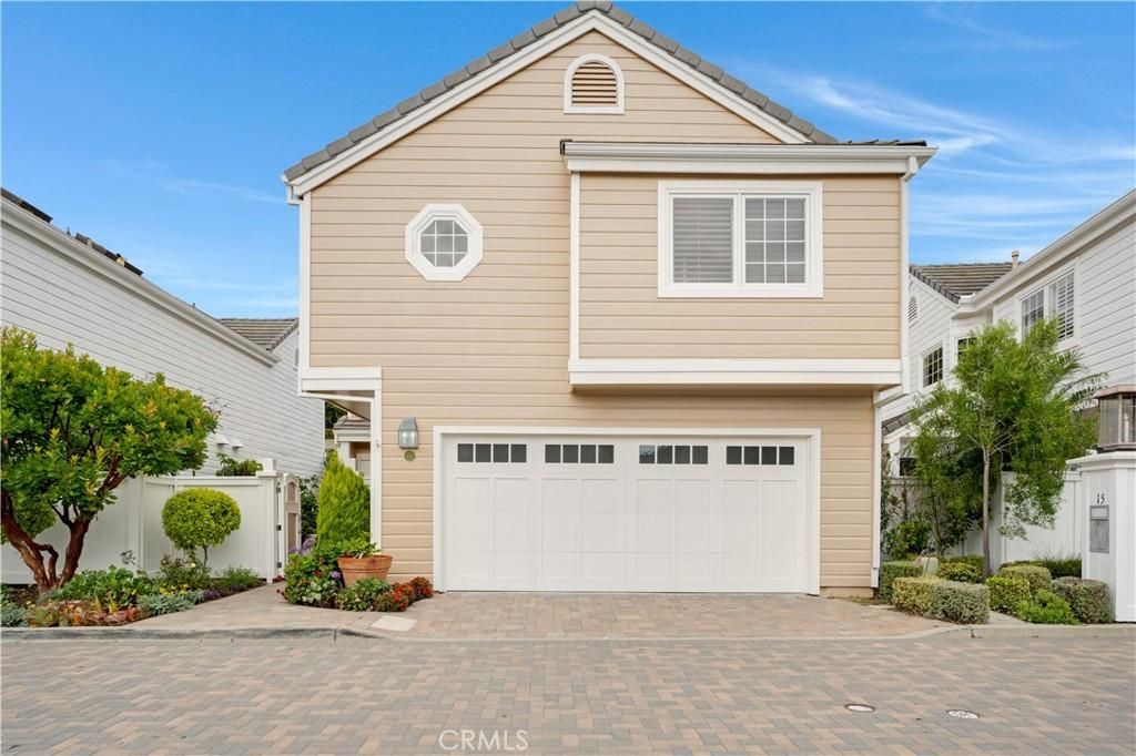 MLS #OC25274024 image #0