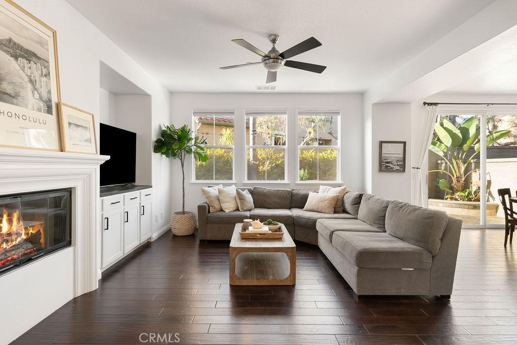 MLS #OC25274069 image #0